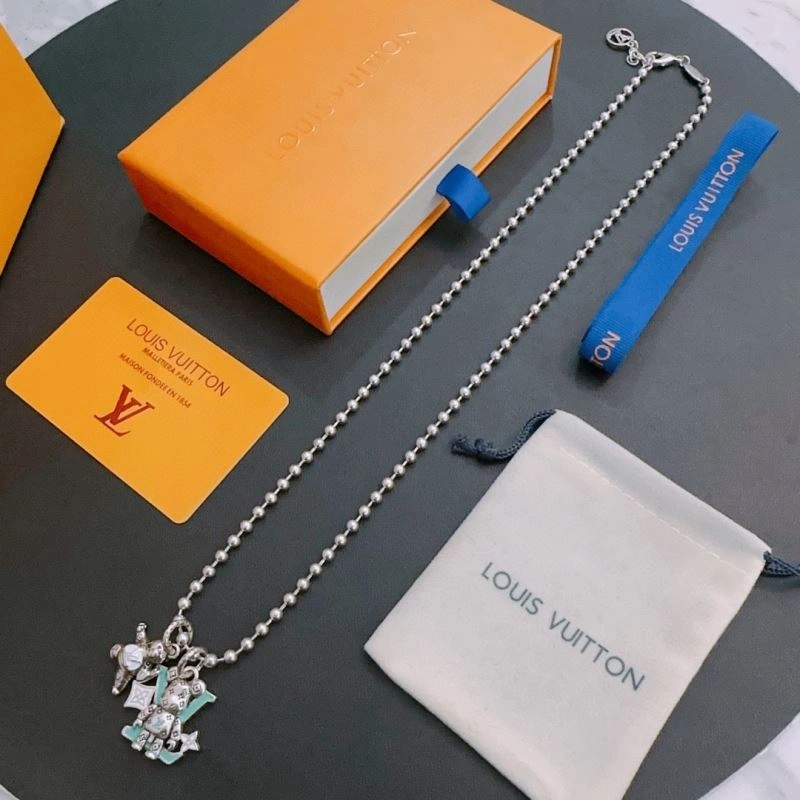 Louis Vuitton Necklaces Practical 250996