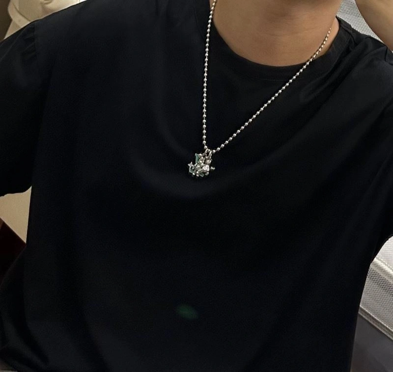 Louis Vuitton Necklaces Practical 250996