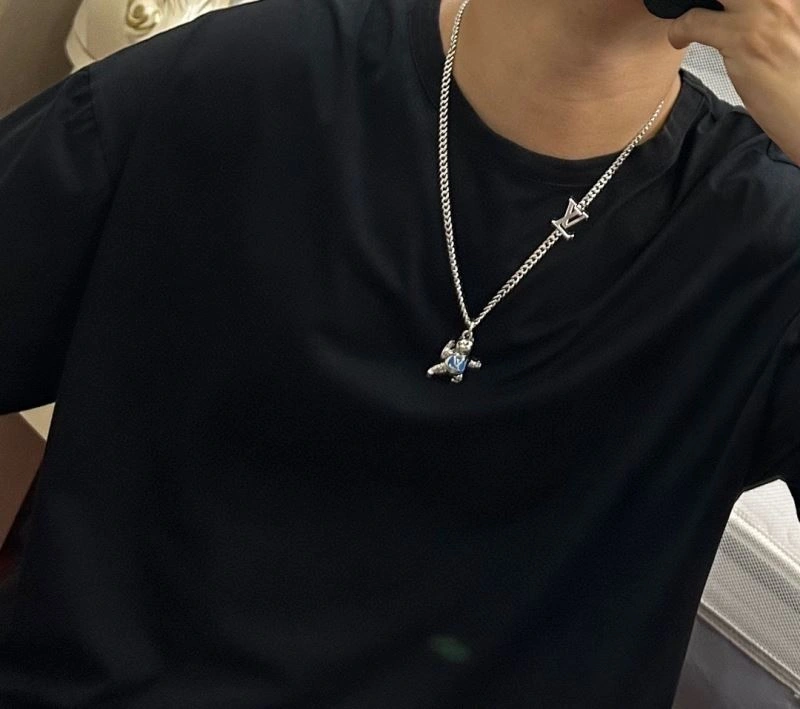 Louis Vuitton Necklaces Functional 250993