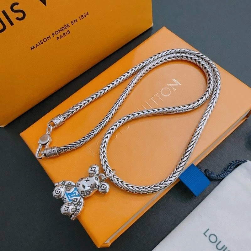 OdorResistant Louis Vuitton Necklaces 250997