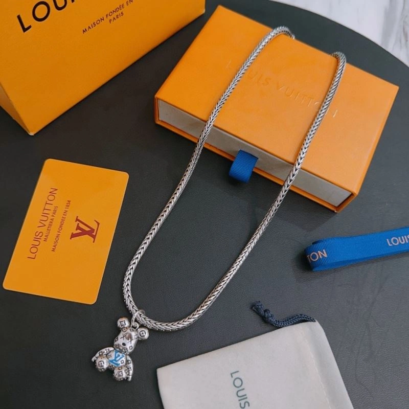OdorResistant Louis Vuitton Necklaces 250997