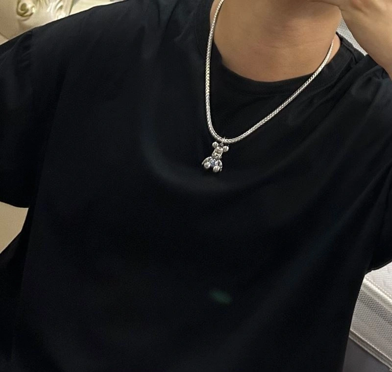OdorResistant Louis Vuitton Necklaces 250997