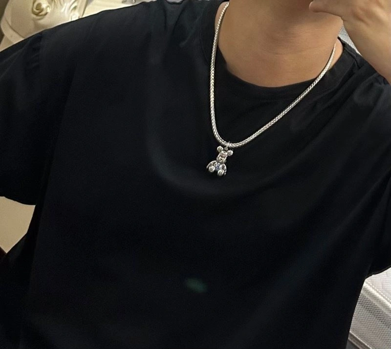 OdorResistant Louis Vuitton Necklaces 250997