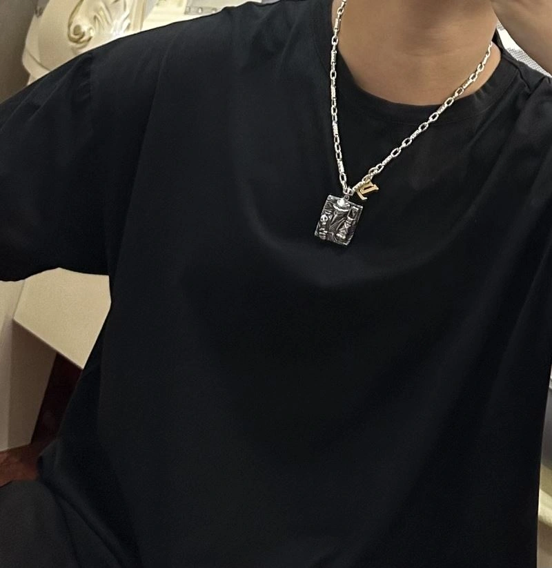 Premium Louis Vuitton Necklaces 250990