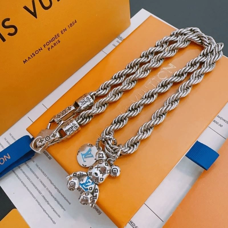 Louis Vuitton Necklaces EyeCatching 251008