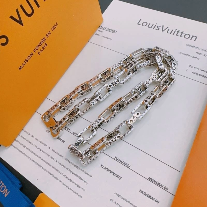 Louis Vuitton Necklaces Practical 251011