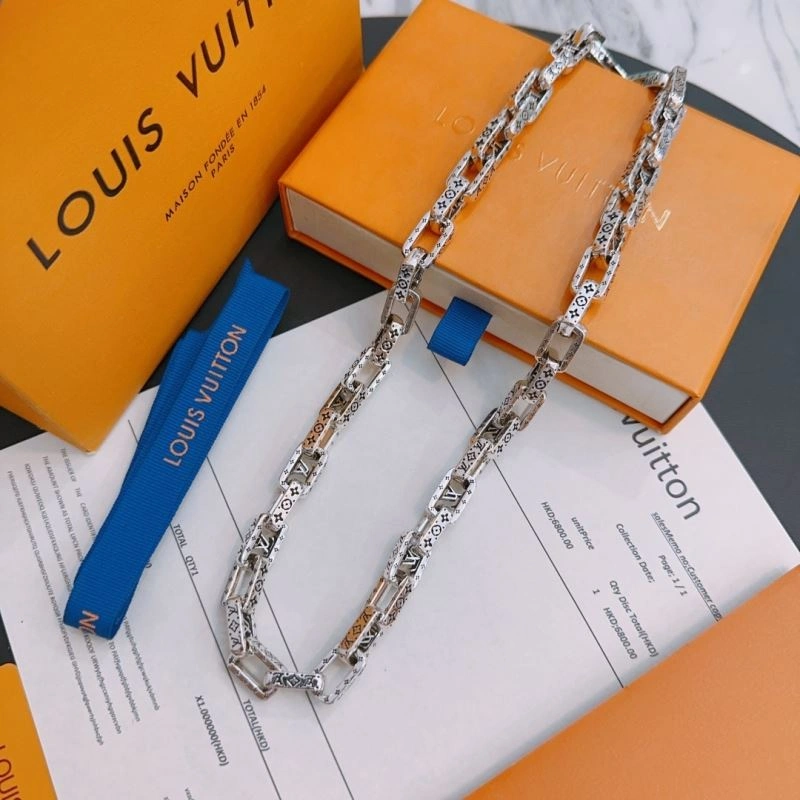Louis Vuitton Necklaces Practical 251011