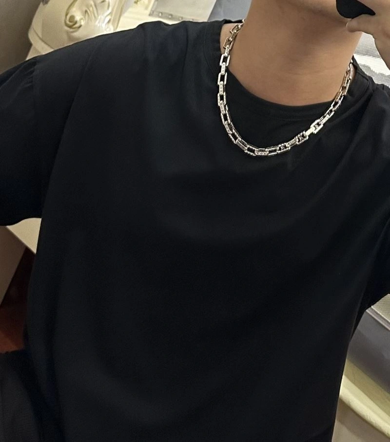 Louis Vuitton Necklaces Practical 251011