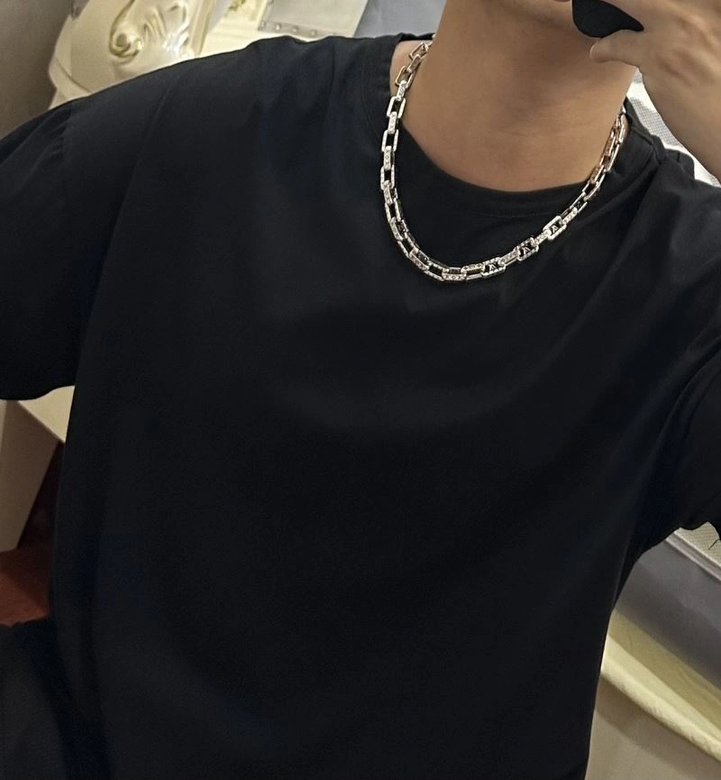 Louis Vuitton Necklaces Practical 251011