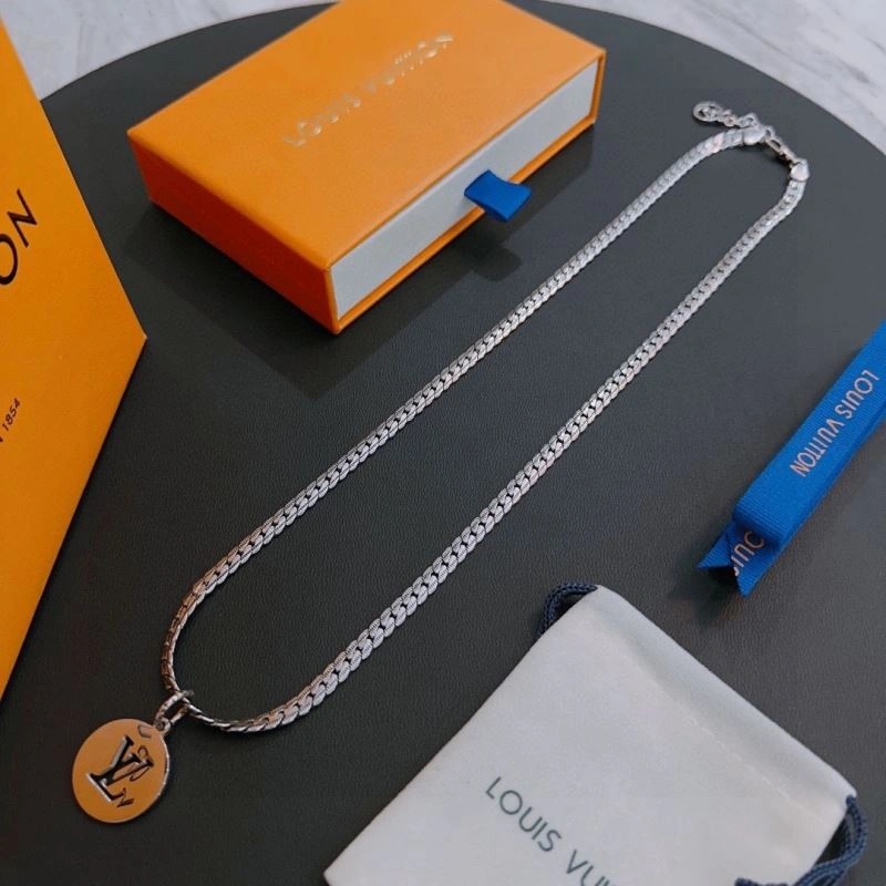 Louis Vuitton Necklaces Fashionable 250924