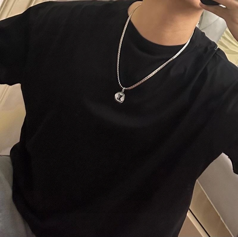Louis Vuitton Necklaces Fashionable 250924
