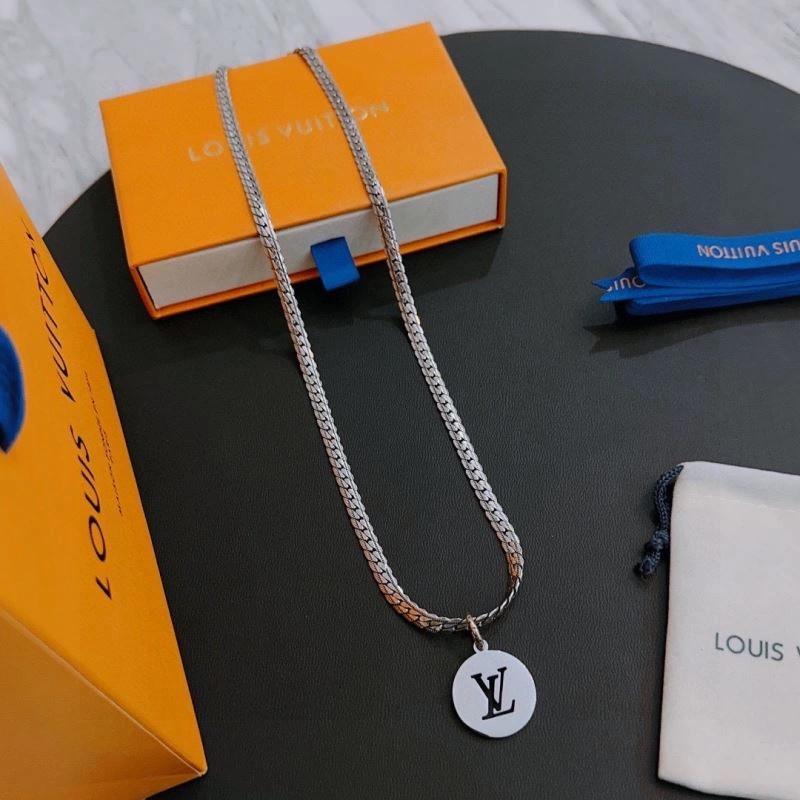 Louis Vuitton Necklaces Fashionable 250924