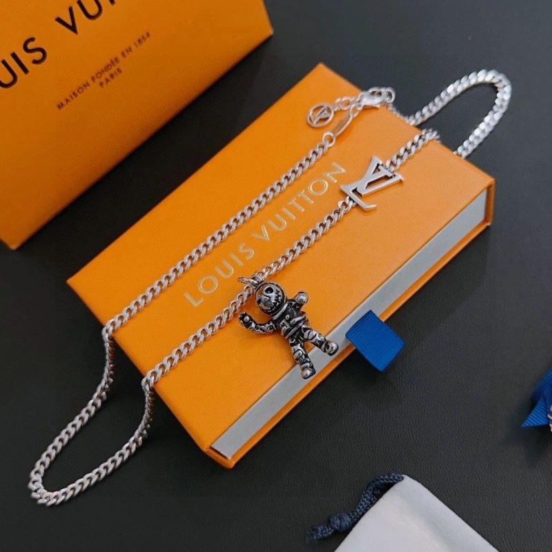 Thermal Louis Vuitton Necklaces 250918