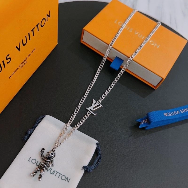 Thermal Louis Vuitton Necklaces 250918