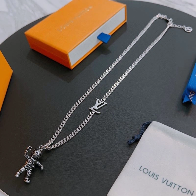 Thermal Louis Vuitton Necklaces 250918