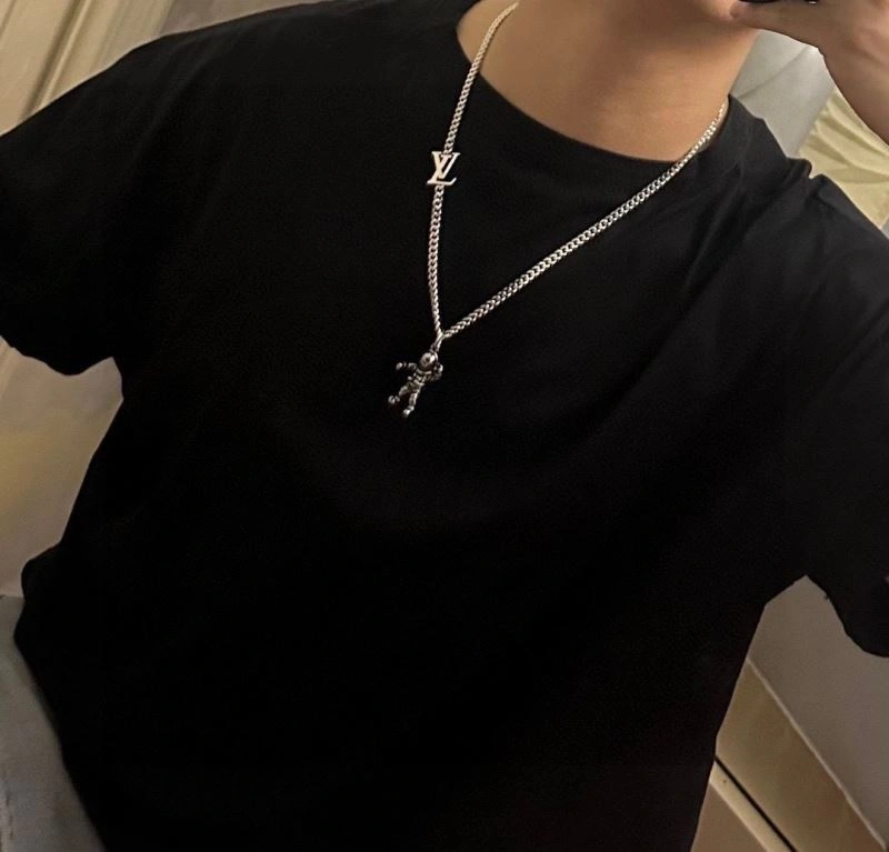 Thermal Louis Vuitton Necklaces 250918