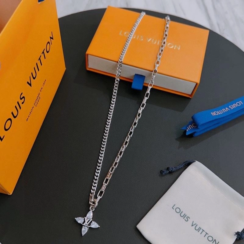 Breathable Louis Vuitton Necklaces 250928