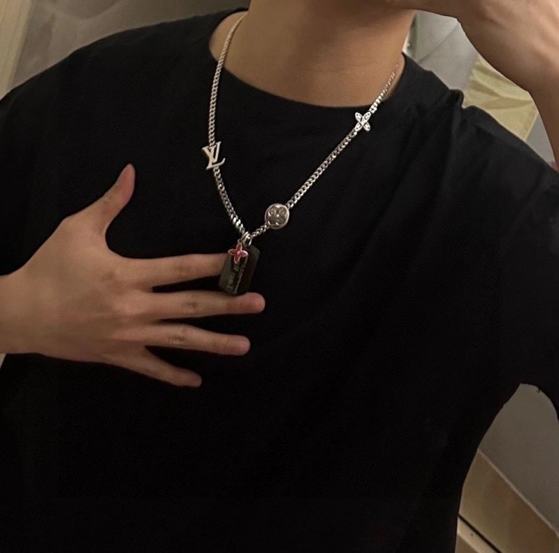 Louis Vuitton Necklaces WrinkleFree 250914