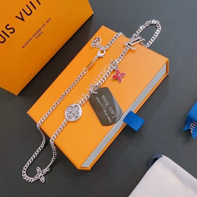 Louis Vuitton Necklaces WrinkleFree 250914