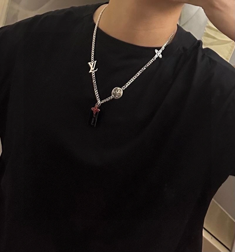 Louis Vuitton Necklaces WrinkleFree 250914