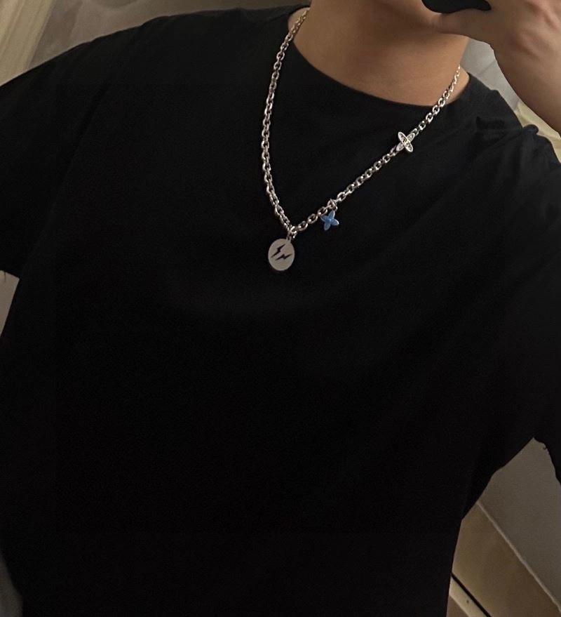 Tailored Louis Vuitton Necklaces 250917