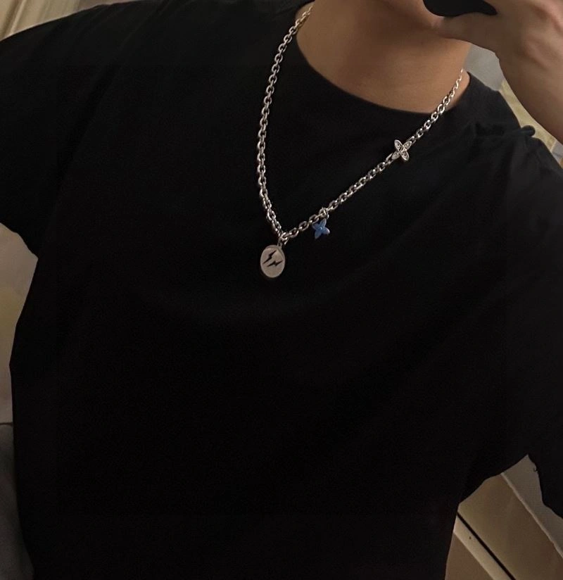Tailored Louis Vuitton Necklaces 250917