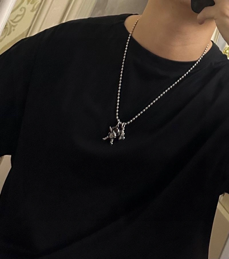 Resilient Louis Vuitton Necklaces 250913