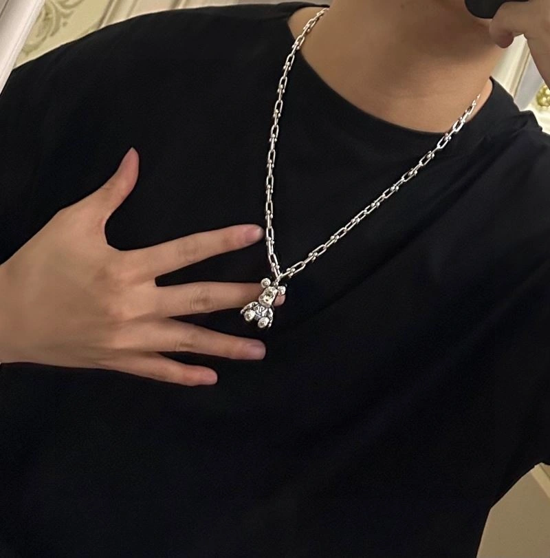 UrbanStyle Louis Vuitton Necklaces 250915