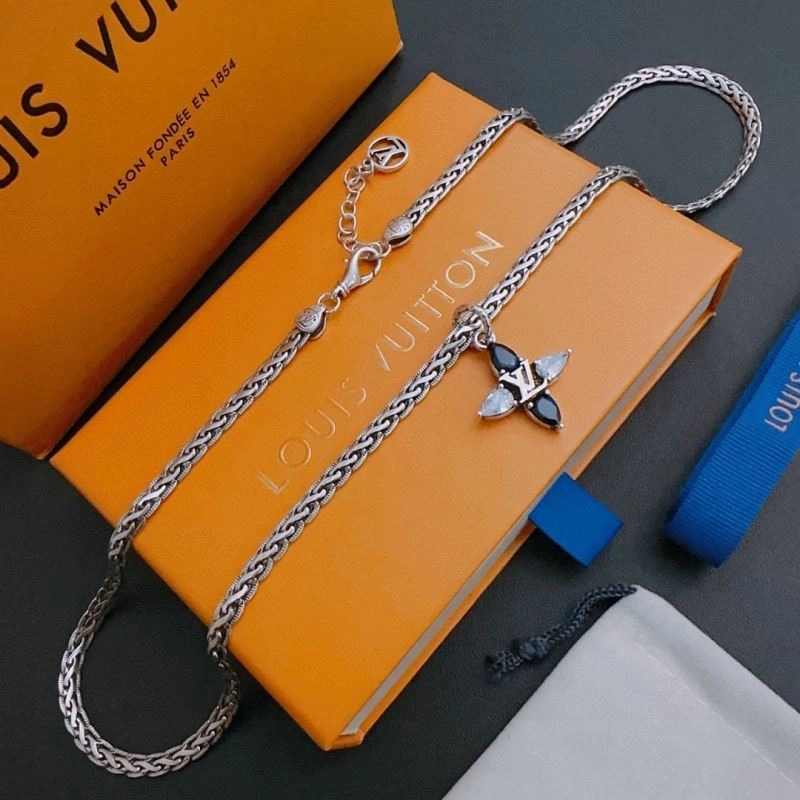 Louis Vuitton Necklaces HighPerformance 250893