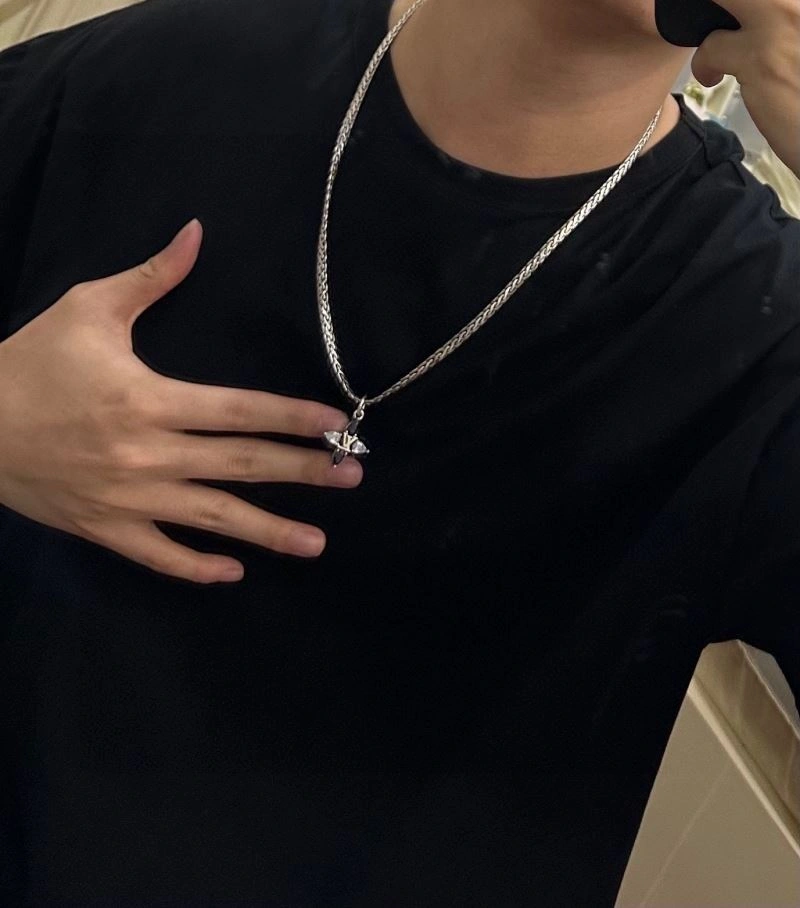 Louis Vuitton Necklaces HighPerformance 250893