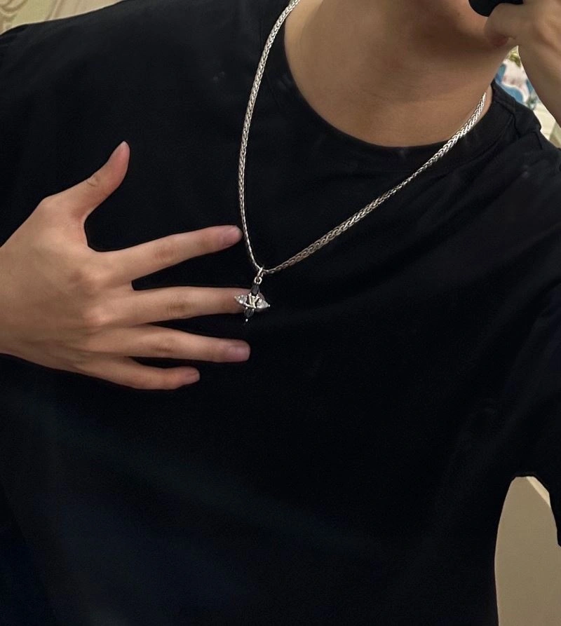 Louis Vuitton Necklaces HighPerformance 250893