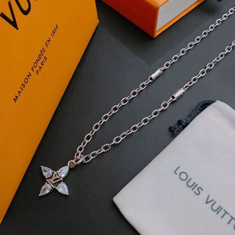 Louis Vuitton Necklaces Vibrant 250887