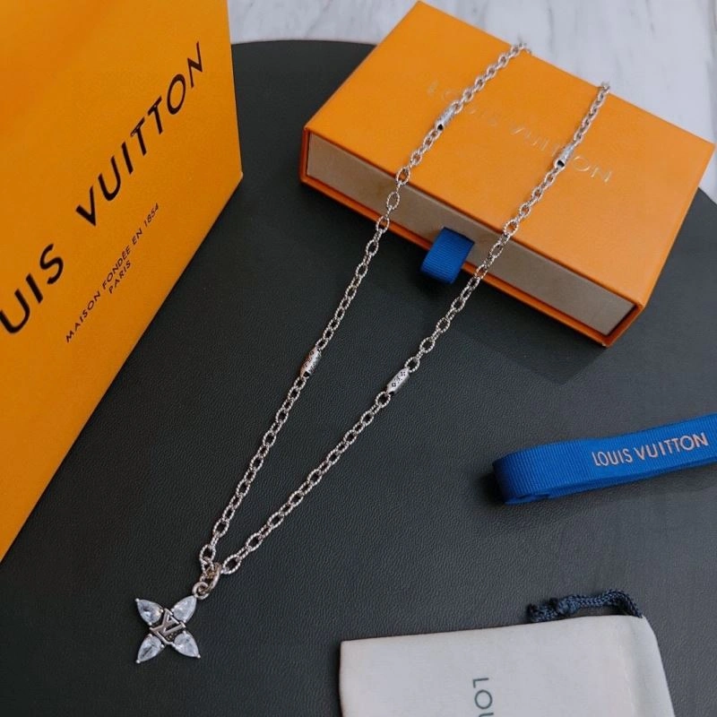 Louis Vuitton Necklaces Vibrant 250887