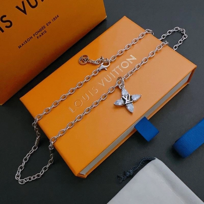 Louis Vuitton Necklaces Vibrant 250887