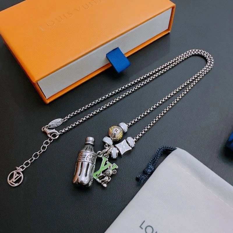 Louis Vuitton Necklaces UrbanChic 250872