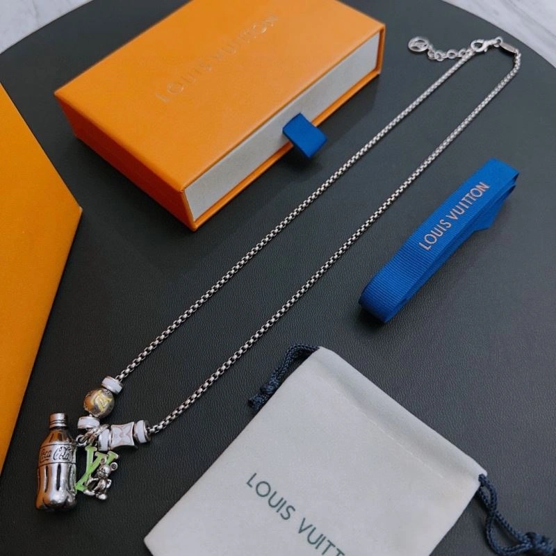 Louis Vuitton Necklaces UrbanChic 250872