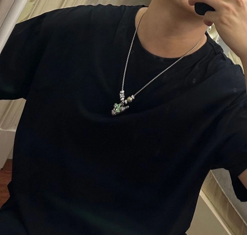 Louis Vuitton Necklaces UrbanChic 250872