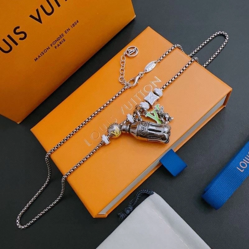 Louis Vuitton Necklaces UrbanChic 250872