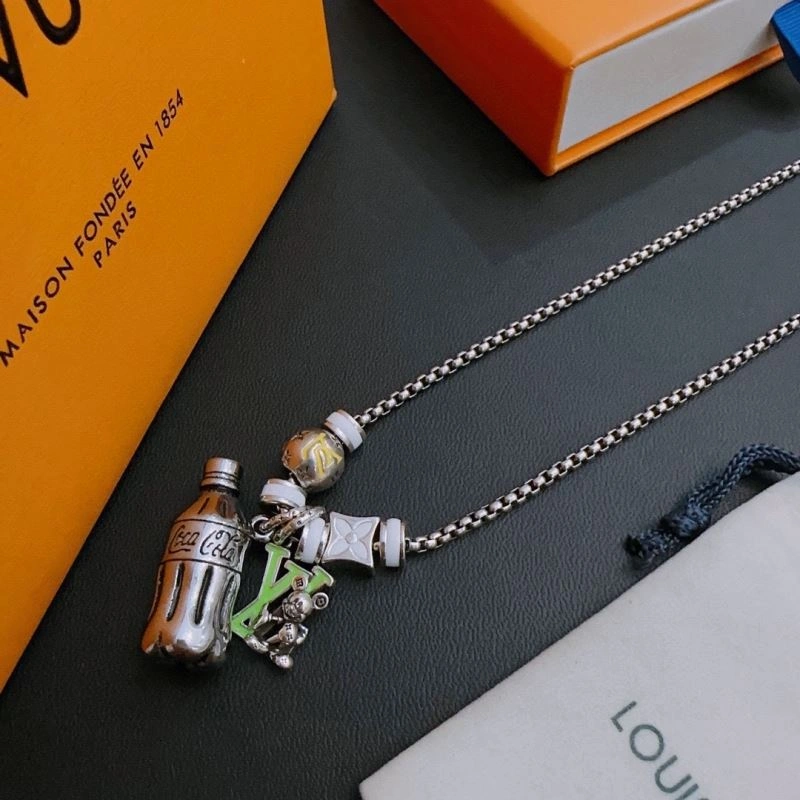 Louis Vuitton Necklaces UrbanChic 250872
