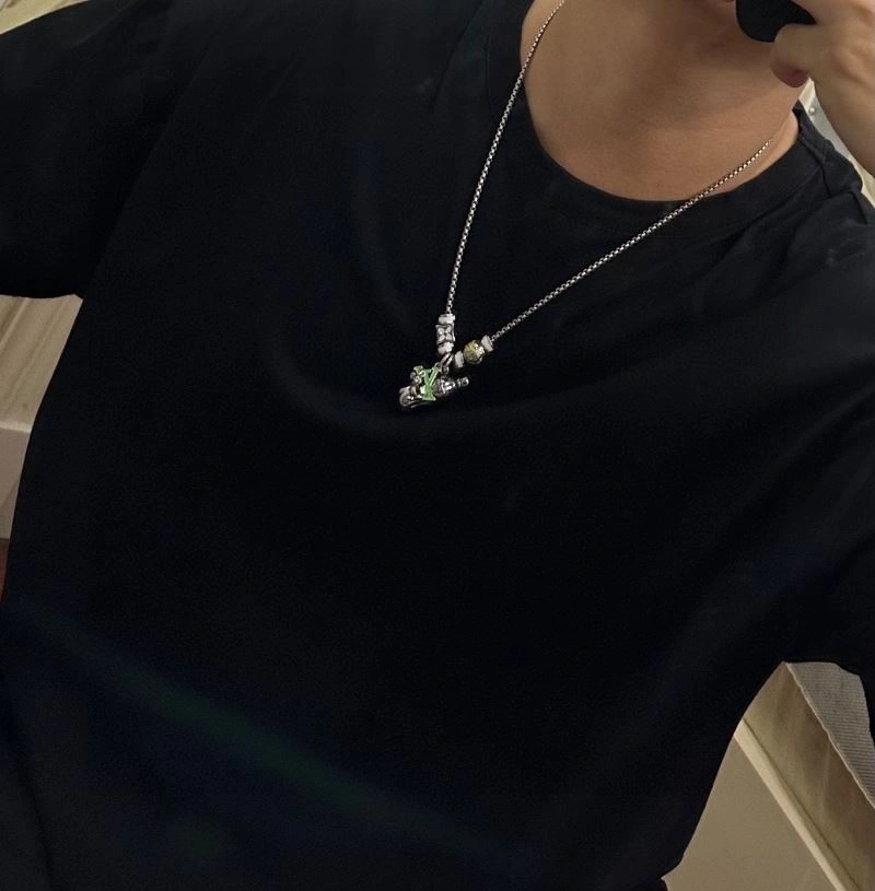 Louis Vuitton Necklaces UrbanChic 250872