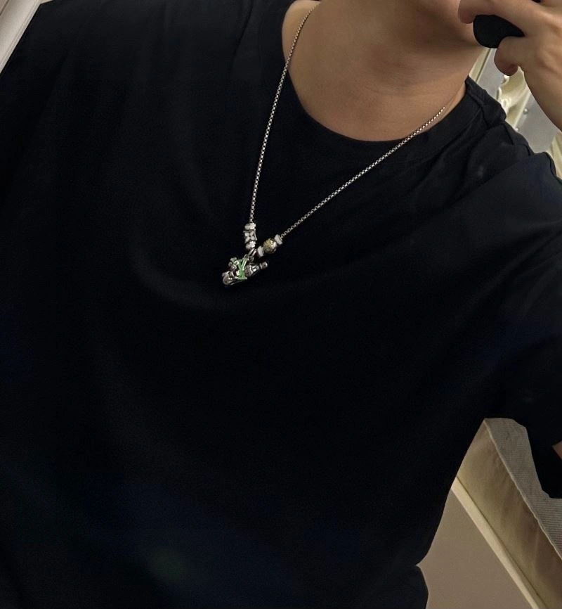 Louis Vuitton Necklaces UrbanChic 250872