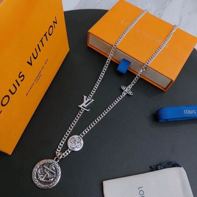 Flexible Louis Vuitton Necklaces 250865