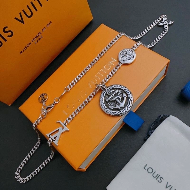 Flexible Louis Vuitton Necklaces 250865