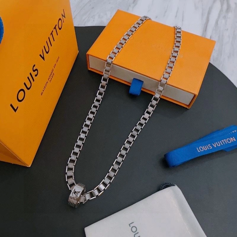 SunProtective Louis Vuitton Necklaces 250878