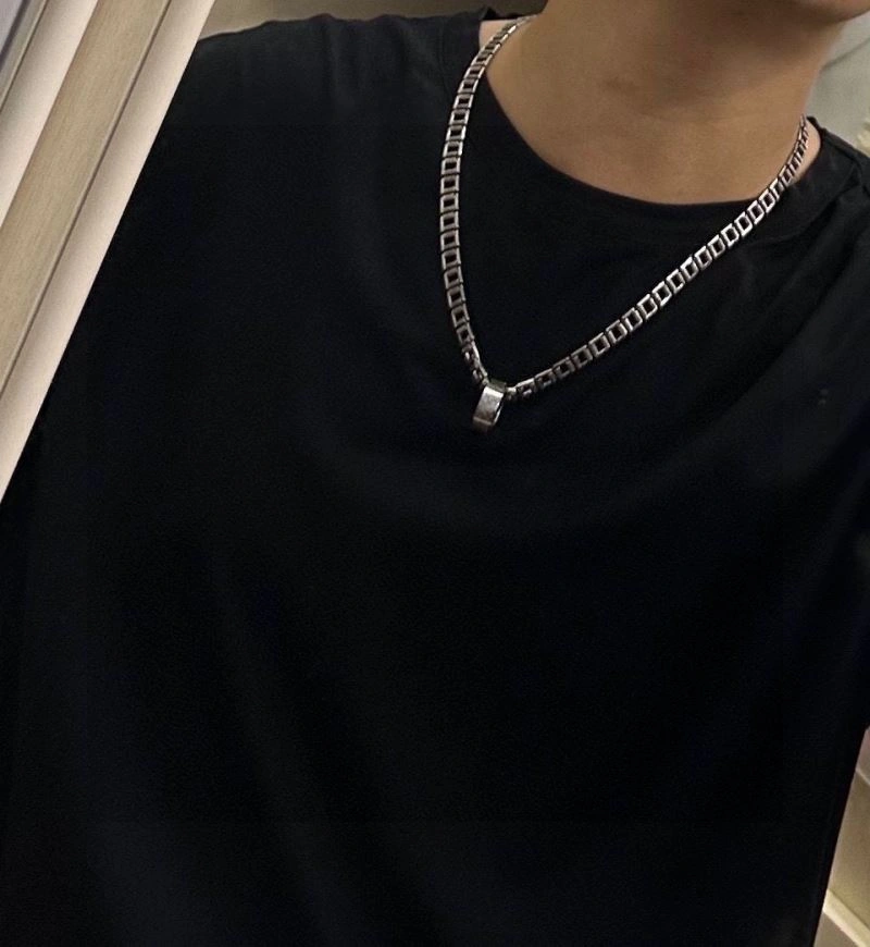SunProtective Louis Vuitton Necklaces 250878