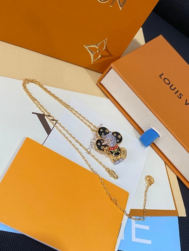 Trendsetting Louis Vuitton Necklaces 250864