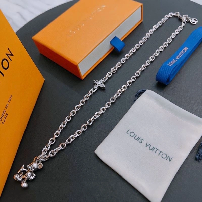 Sleek Louis Vuitton Necklaces 250554
