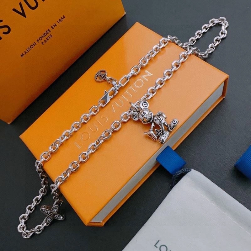 Sleek Louis Vuitton Necklaces 250554