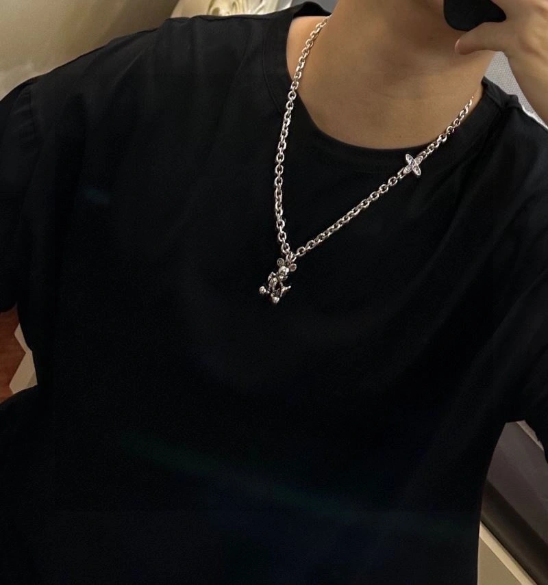 Sleek Louis Vuitton Necklaces 250554