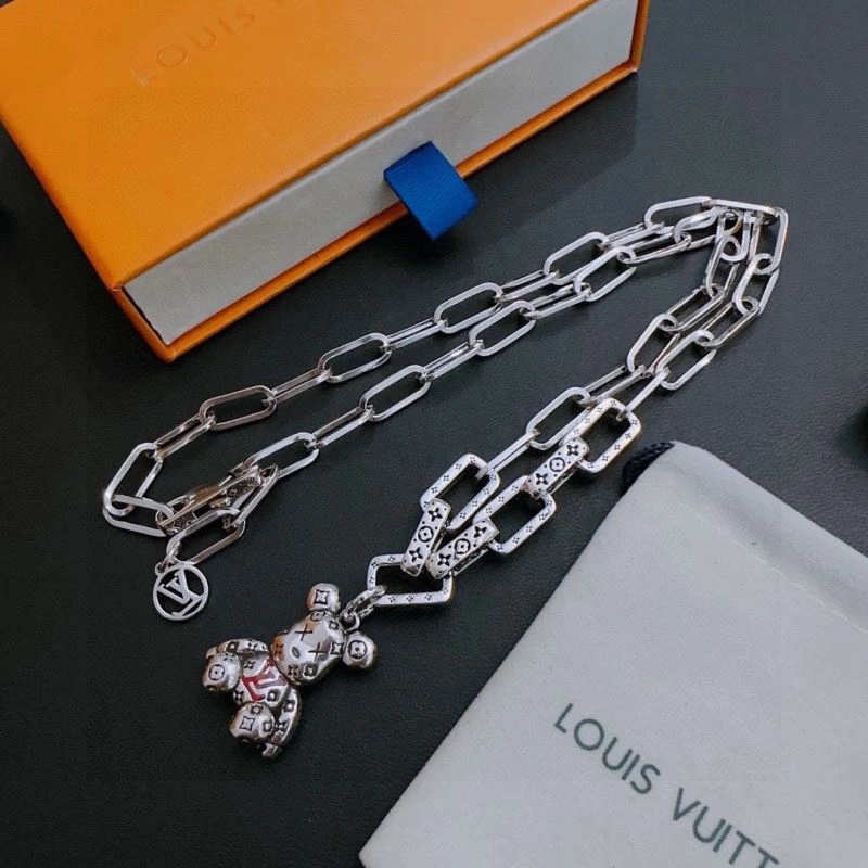 Louis Vuitton Necklaces Breathable 250531
